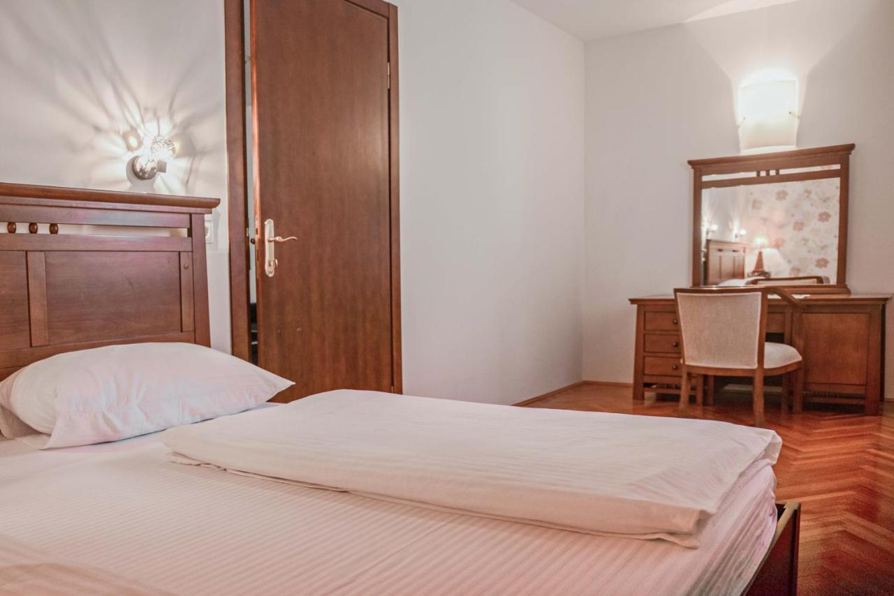 Hotel Pahuljica ヴラシチ エクステリア 写真
