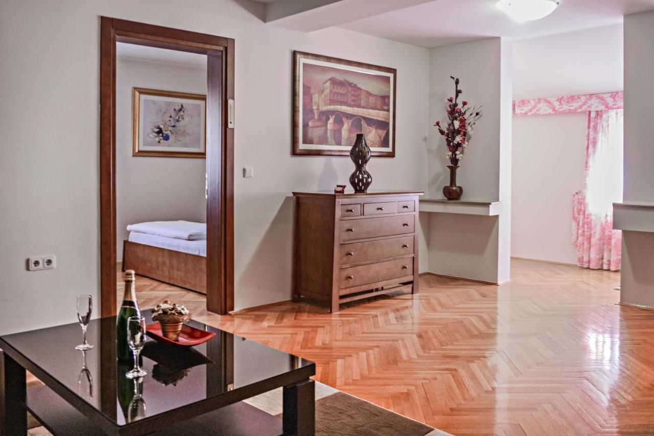 Hotel Pahuljica ヴラシチ エクステリア 写真