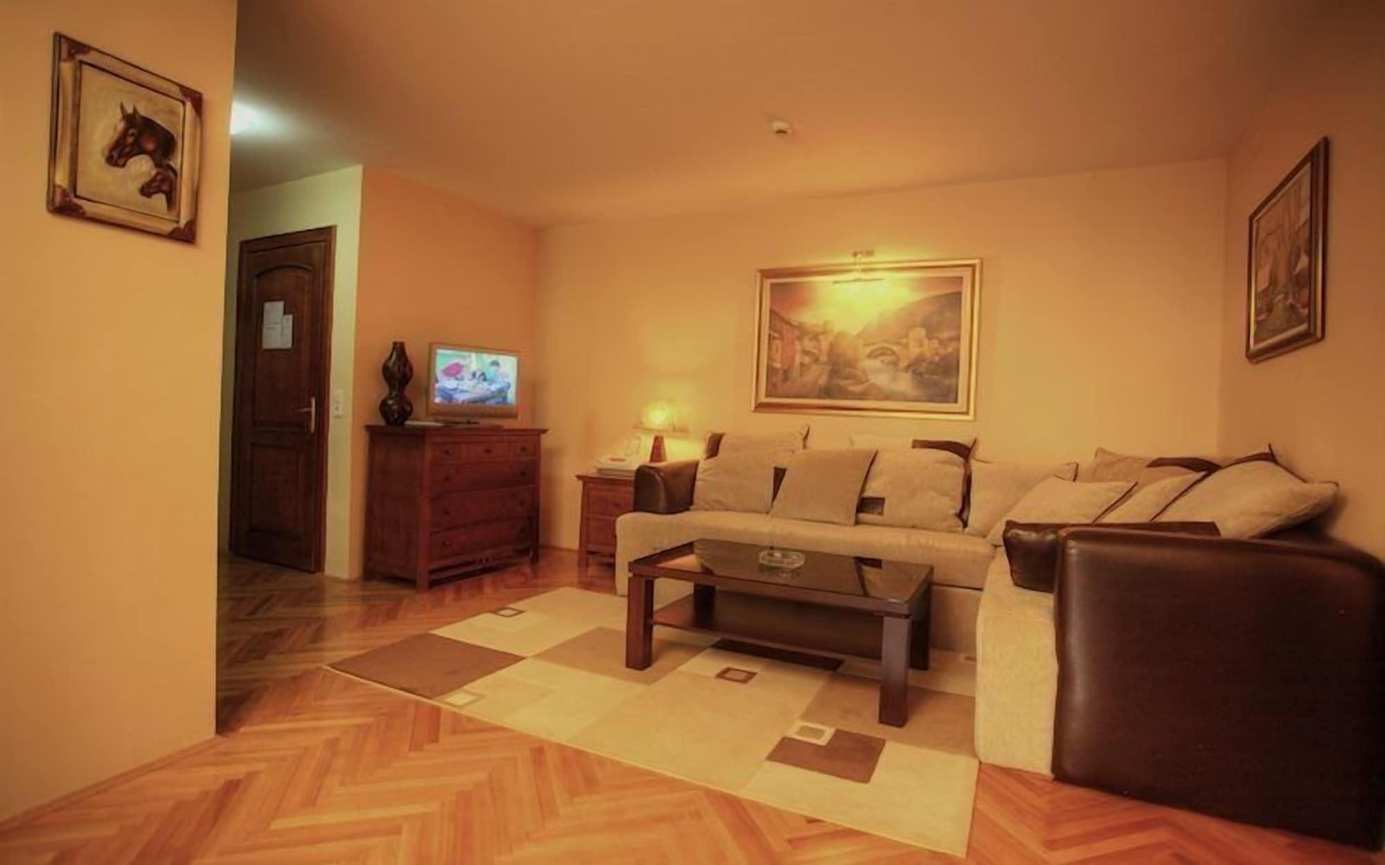 Hotel Pahuljica ヴラシチ エクステリア 写真